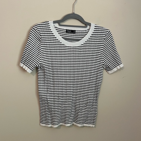 Simply Vera Wang Black and White Striped Short Sleeve Sweater Size Medium - Picture 1 of 6